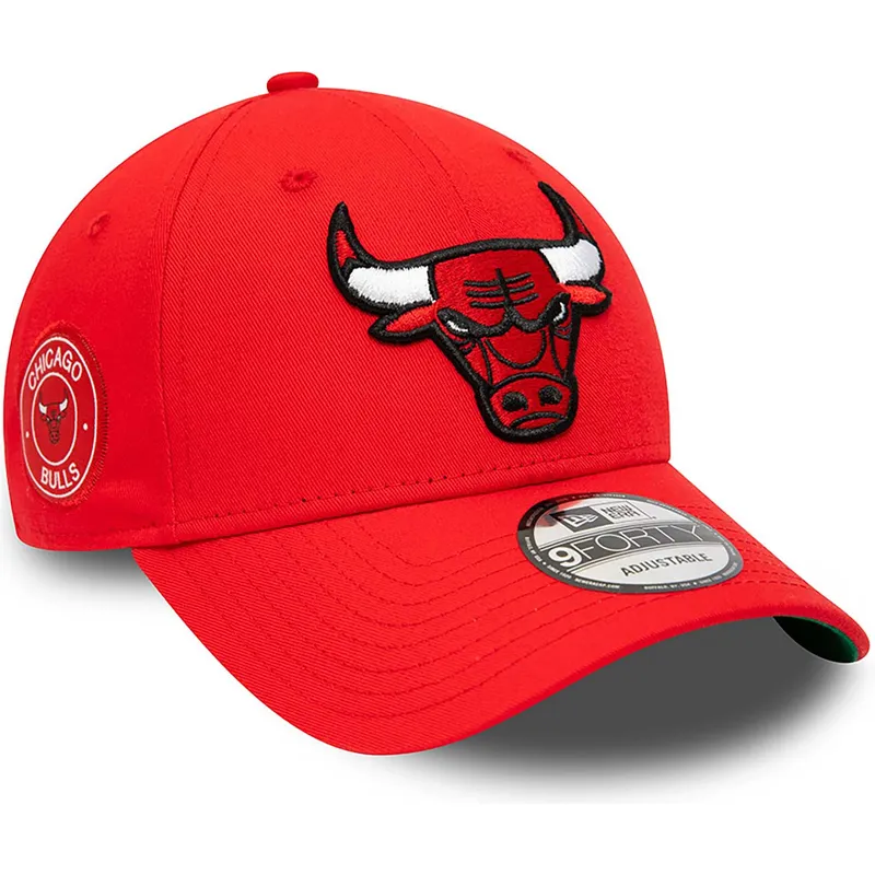 cappelli-curva-rosso-cinghia-regolabile-9forty-team-side-patch-dei-chicago-bulls-nba-di-new-era cappelli-curva-rosso-cinghia-regolabile-9forty-team-side-patch-dei-chicago-bulls-nba-di-new-era
