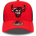cappellino-trucker-rosso-e-nero-a-frame-camo-infill-dei-chicago-bulls-nba-di-new-era