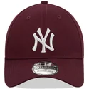 cappelli-curva-rosso-regolato-granate-39thirty-league-essential-dei-new-york-yankees-mlb-di-new-era