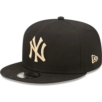 New Era Flat Brim 9FIFTY League Essential New York Yankees MLB Black Snapback Cap with Beige Logo