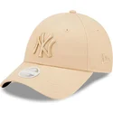 cappelli-curva-beige-cinghia-regolabile-9forty-league-essential-dei-new-york-yankees-mlb-di-new-era