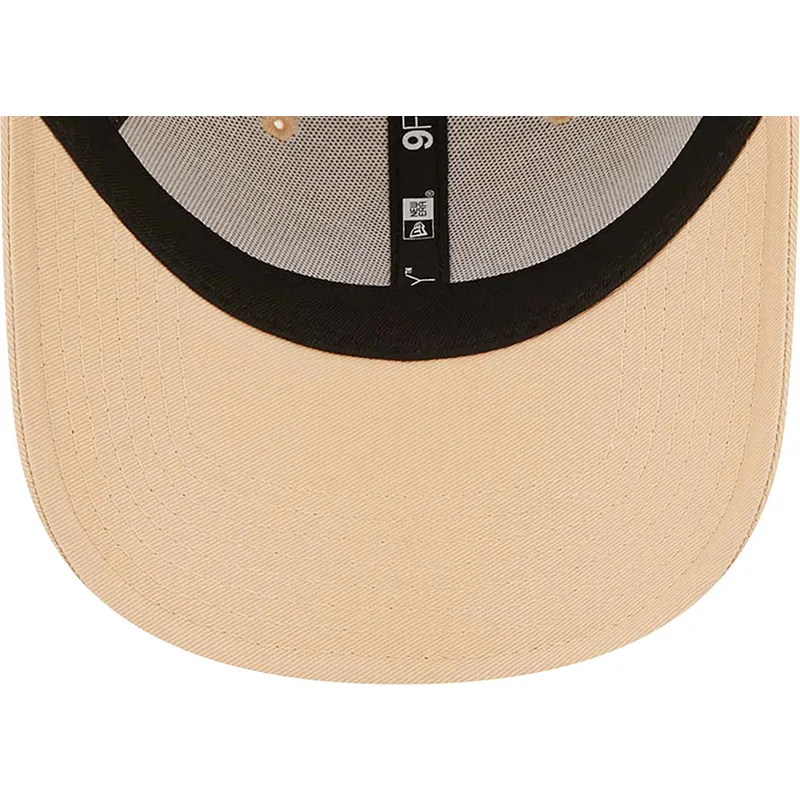 cappelli-curva-beige-cinghia-regolabile-9forty-league-essential-dei-new-york-yankees-mlb-di-new-era cappelli-curva-beige-cinghia-regolabile-9forty-league-essential-dei-new-york-yankees-mlb-di-new-era