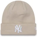 cappelli-beige-cuff-league-essential-dei-new-york-yankees-mlb-di-new-era