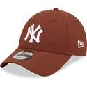 cappelli-curva-marrone-cinghia-regolabile-9forty-linen-dei-new-york-yankees-mlb-di-new-era