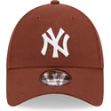 cappelli-curva-marrone-cinghia-regolabile-9forty-linen-dei-new-york-yankees-mlb-di-new-era