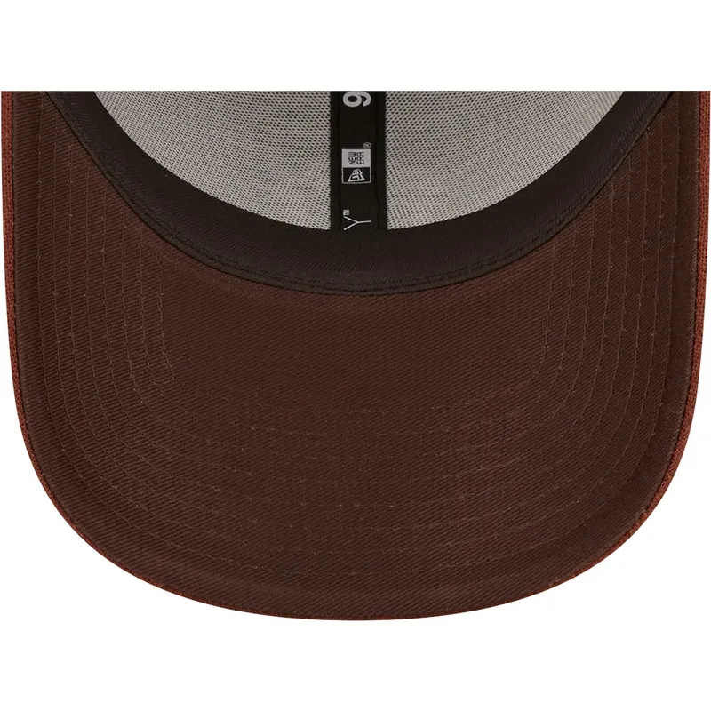 cappelli-curva-marrone-cinghia-regolabile-9forty-linen-dei-new-york-yankees-mlb-di-new-era