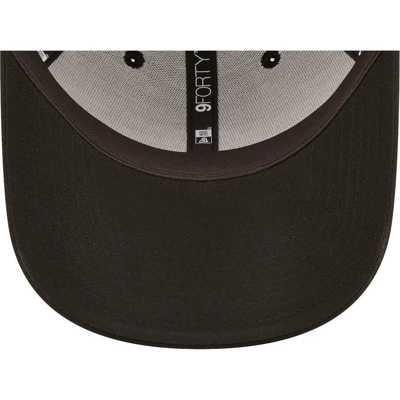 cappelli-curva-nero-cinghia-regolabile-9forty-di-new-era cappelli-curva-nero-cinghia-regolabile-9forty-di-new-era