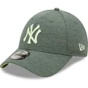 cappelli-curva-verde-cinghia-regolabile-9forty-jersey-essential-dei-new-york-yankees-mlb-di-new-era