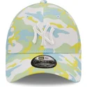 cappelli-curva-verde-cinghia-regolabile-9forty-all-over-print-seasonal-dei-new-york-yankees-mlb-di-new-era