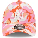 cappellino-curvo-rosa-regolabile-9forty-all-over-print-seasonal-dei-new-york-yankees-mlb-di-new-era