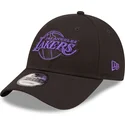 cappelli-curva-nero-cinghia-regolabile-9forty-neon-outline-dei-los-angeles-lakers-nba-di-new-era