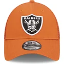 cappellino-trucker-arancione-regolabile-a-frame-home-field-dei-las-vegas-raiders-nfl-di-new-era