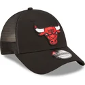 cappellino-trucker-nero-regolabile-a-frame-home-field-dei-chicago-bulls-nba-di-new-era