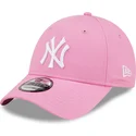 cappelli-curva-rosa-cinghia-regolabile-9forty-league-essential-dei-new-york-yankees-mlb-di-new-era