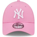 cappelli-curva-rosa-cinghia-regolabile-9forty-league-essential-dei-new-york-yankees-mlb-di-new-era