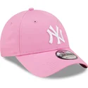 cappelli-curva-rosa-cinghia-regolabile-9forty-league-essential-dei-new-york-yankees-mlb-di-new-era