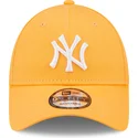 cappelli-curva-arancia-cinghia-regolabile-claro-9forty-league-essential-dei-new-york-yankees-mlb-di-new-era