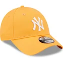 cappelli-curva-arancia-cinghia-regolabile-claro-9forty-league-essential-dei-new-york-yankees-mlb-di-new-era