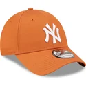 cappelli-curva-arancia-cinghia-regolabile-9forty-league-essential-dei-new-york-yankees-mlb-di-new-era