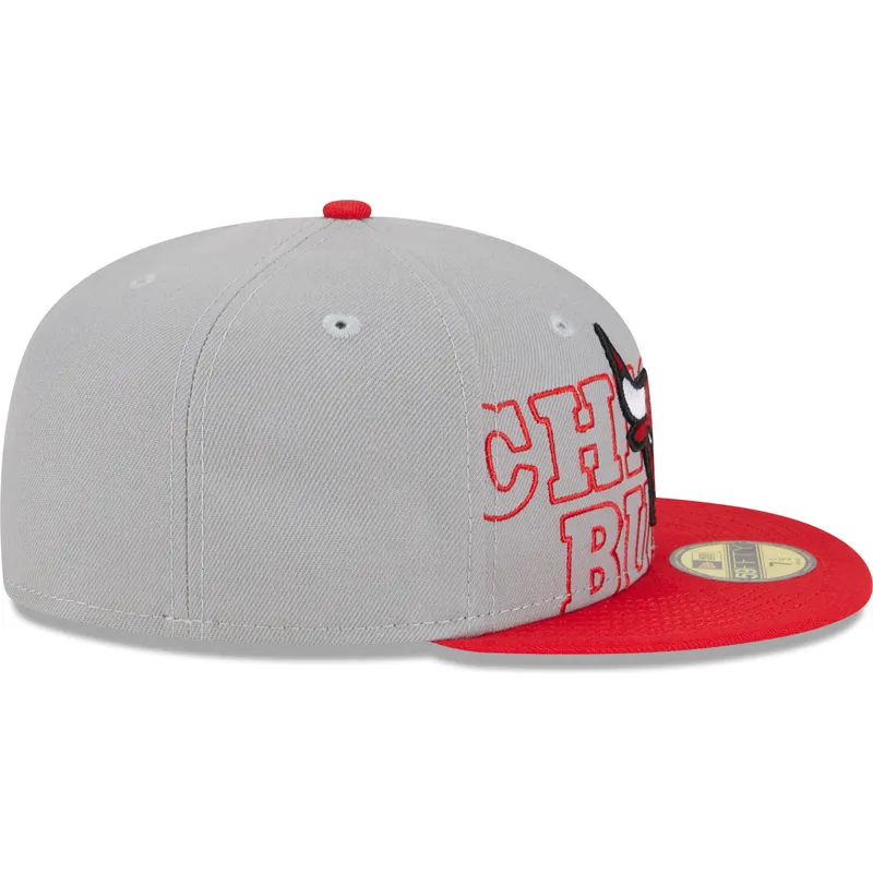 cappello-piatto-grigio-e-rosso-aderente-59fifty-draft-edition-2023-di-chicago-bulls-nba-di-new-era