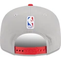 cappello-piatto-grigio-e-rosso-snapback-9fifty-draft-edition-2023-di-chicago-bulls-nba-di-new-era