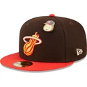 cappello-piatto-marrone-e-rosso-aderente-59fifty-the-elements-fire-pin-dei-miami-heat-nba-di-new-era