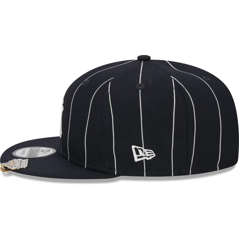 cappello-piatto-blu-marino-snapback-9fifty-pinstripe-visor-clip-di-new-york-yankees-mlb-di-new-era