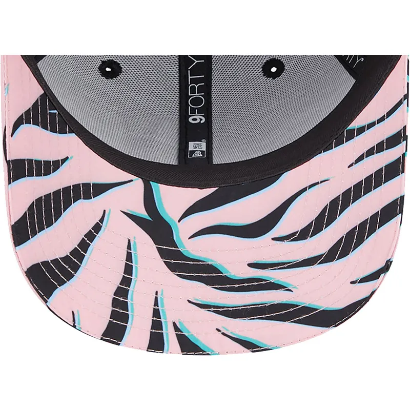 cappelli-curva-nero-snapback-9forty-all-over-print-zebra-visor-dei-manchester-united-football-club-premier-league-di-new-era