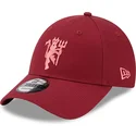 cappelli-curva-rosso-cinghia-regolabile-9forty-seasonal-dei-manchester-united-football-club-premier-league-di-new-era