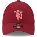 cappelli-curva-rosso-cinghia-regolabile-9forty-seasonal-dei-manchester-united-football-club-premier-league-di-new-era