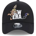 cappellino-trucker-nero-a-frame-di-coyote-e-beep-beep-looney-tunes-di-new-era