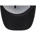 cappellino-trucker-nero-a-frame-di-coyote-e-beep-beep-looney-tunes-di-new-era