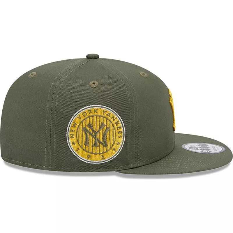 new-era-flat-brim-yellow-logo-9fifty-side-patch-new-york-yankees-mlb-green-snapback-cap