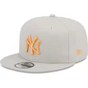 cappelli-piatta-beige-snapback-9fifty-side-patch-dei-new-york-yankees-mlb-di-new-era