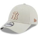 cappelli-curva-beige-cinghia-regolabile-9forty-team-outline-dei-new-york-yankees-mlb-di-new-era