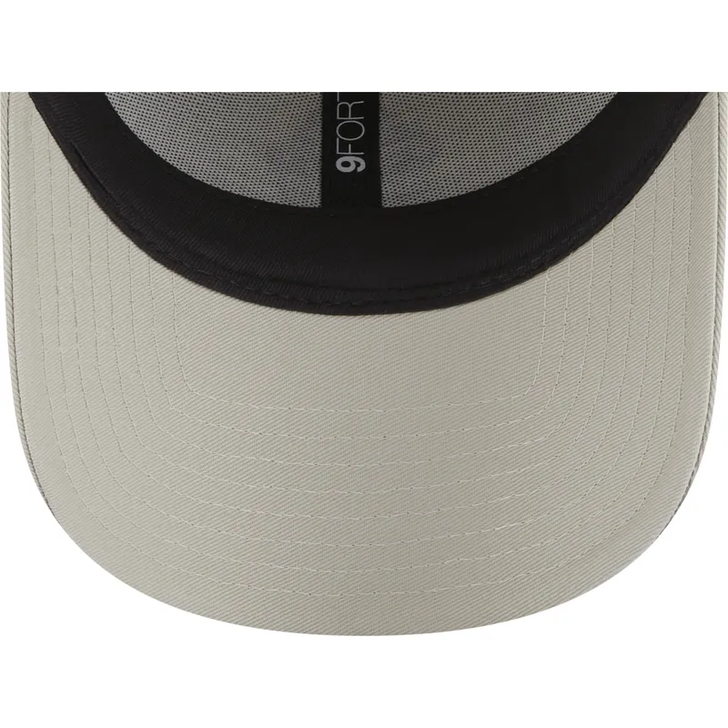 cappelli-curva-beige-cinghia-regolabile-9forty-team-outline-dei-new-york-yankees-mlb-di-new-era
