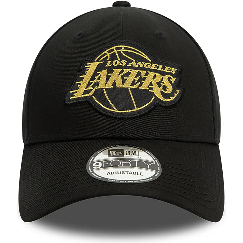 cappelli-curva-nero-cinghia-regolabile-9forty-metallic-badge-dei-los-angeles-lakers-nba-di-new-era cappelli-curva-nero-cinghia-regolabile-9forty-metallic-badge-dei-los-angeles-lakers-nba-di-new-era