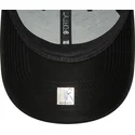 cappelli-curva-nero-cinghia-regolabile-9forty-metallic-badge-dei-los-angeles-lakers-nba-di-new-era
