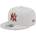 cappelli-piatta-beige-snapback-marron-9fifty-league-essential-dei-new-york-yankees-mlb-di-new-era