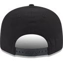 cappello-snapback-nero-con-visiera-piatta-e-logo-marrone-9fifty-league-essential-dei-new-york-yankees-mlb-di-new-era
