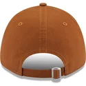 cappellino-curvo-marrone-regolabile-con-logo-beige-9forty-league-essential-dei-los-angeles-dodgers-mlb-di-new-era
