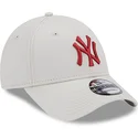 cappello-beige-regolabile-con-visiera-curva-e-logo-rosso-9forty-league-essential-dei-new-york-yankees-mlb-di-new-era