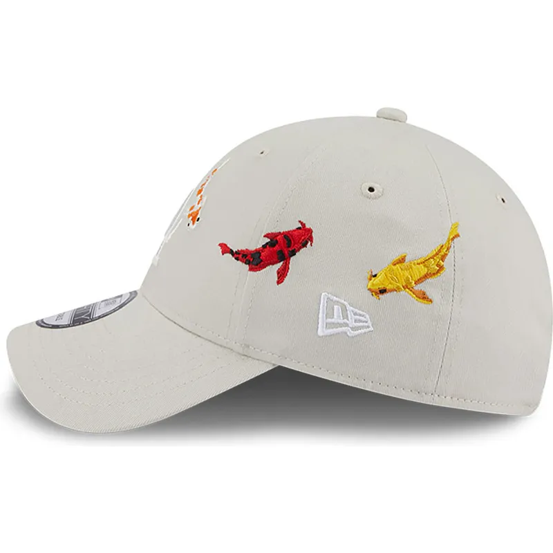 cappelli-curva-beige-cinghia-regolabile-9forty-koi-fish-dei-los-angeles-dodgers-mlb-di-new-era cappelli-curva-beige-cinghia-regolabile-9forty-koi-fish-dei-los-angeles-dodgers-mlb-di-new-era