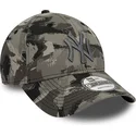 cappelli-curva-mimetizzazione-cinghia-regolabile-9forty-all-over-print-painted-dei-new-york-yankees-mlb-di-new-era