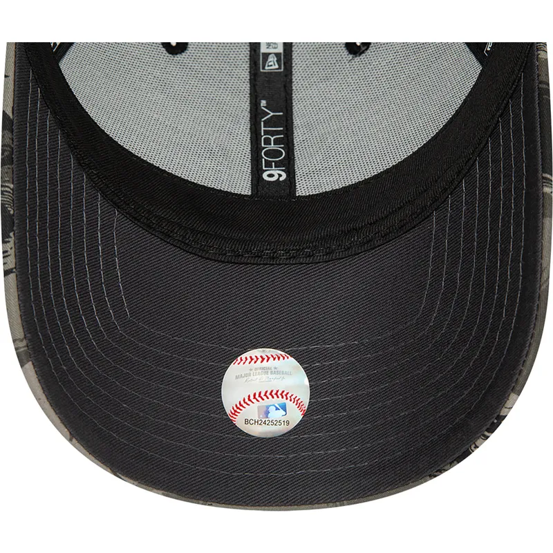 cappelli-curva-mimetizzazione-cinghia-regolabile-9forty-all-over-print-painted-dei-new-york-yankees-mlb-di-new-era cappelli-curva-mimetizzazione-cinghia-regolabile-9forty-all-over-print-painted-dei-new-york-yankees-mlb-di-new-era