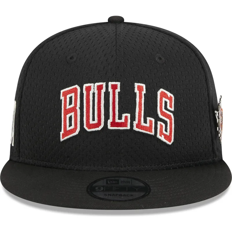 cappello-piatto-nero-snapback-9fifty-post-up-pin-dei-chicago-bulls-nba-di-new-era