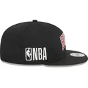 cappello-piatto-nero-snapback-9fifty-post-up-pin-dei-chicago-bulls-nba-di-new-era