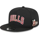 cappello-piatto-nero-snapback-9fifty-post-up-pin-dei-chicago-bulls-nba-di-new-era