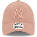 cappellino-rosa-con-visiera-curva-regolabile-con-logo-rosa-da-donna-9forty-velour-dei-new-york-yankees-mlb-di-new-era