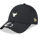 cappelli-curva-nero-cinghia-regolabile-9forty-pin-dei-chicago-bulls-nba-di-new-era